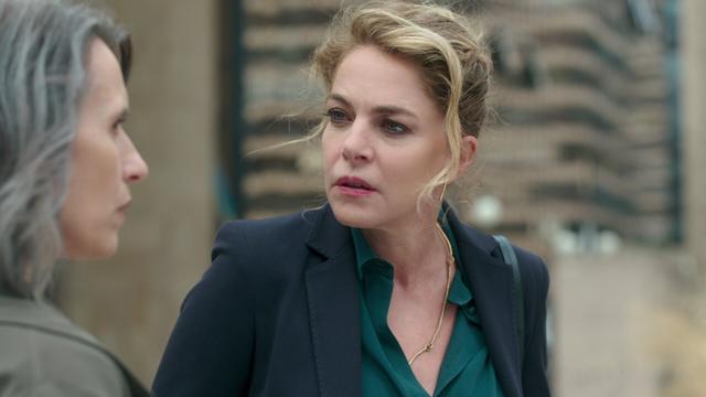 Sara, la mujer en las sombras 1x2